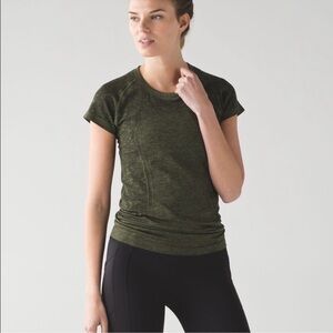 Lululemon Swiftly Tech Short Sleeve Crew in Black/Brave Olive